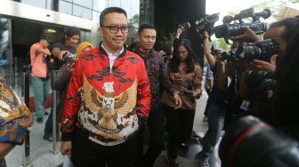 Berjaket Garuda, Imam Nahrawi Diperiksa KPK Sebagai Tersangka