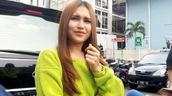 Sampai Jelajahi Rusia, Kosmetik Ayu Ting Ting Akhirnya Diluncurkan Juga