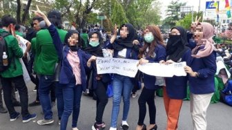 Sempat Viral Bawa Poster "Zinahi Aku" saat Demo, 6 Mahasiswi Minta Maaf