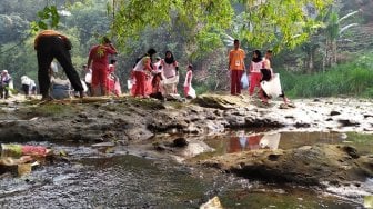 Napak Tilas di Ciliwung, Pelajar Depok Ramai-ramai Bersihkan Sungai Purba