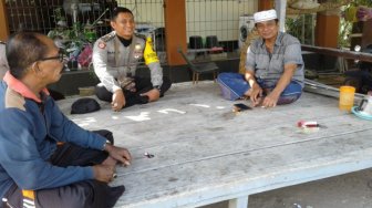 Bhabinkamtibmas Tentenan Barat Larangan Pamekasan Himbau Tetap Kondusifitas
