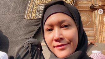 Umrah Bareng Pertama Usai Menikah, Maia Estianty Bersyukur Bersama Suami