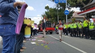 Mahasiswa Aksi Tolak Orde Baru Jilid II: Batalkan Pimpinan KPK Terpilih