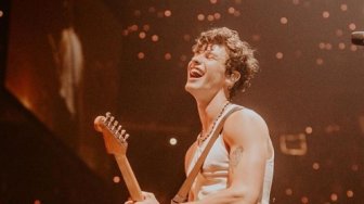 Dalam Hitungan Jam, Merchandise Shawn Mendes Habis Terjual