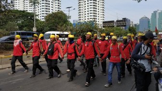 Bawa Sejumlah Tuntutan, Massa Mulai Datangi Gedung DPR