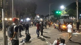 Tepergok Ngumpet di Mobil Bak Warna Oranye, Perusuh Demo DPR Dicokok Brimob