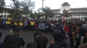 Gabungan Mahasiswa dan Pelajar Bandung Gelar Aksi, 8 Tuntutan Disuarakan