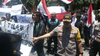 ART Kepung Gedung DPRD Trenggalek, Ada apa?