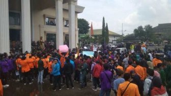Tolak RUU, Mahasiswa dan Siswa di Jambi Kembali Demo di Gedung DPRD
