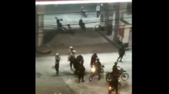 Beredar Video Anak STM Dikeroyok Aparat di SPBU, Warganet: Pengecut