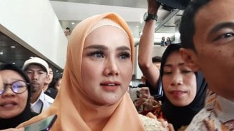 Mulan Jameela Makan Mie Goreng, Warganet Fokus ke Piring