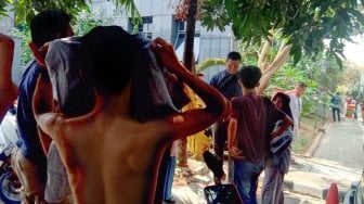 Nangis Lihat Anaknya Telanjang Dada di Polda, Nunung: Hati Saya Amburadul