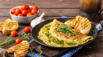 Intip Resep Mudah Bikin Fluffy Omelet di Rumah!