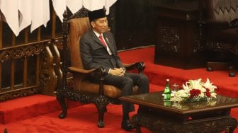 Presiden Joko Widodo saat menghadiri pelantikan anggota Dewan Perwakilan Rakyat (DPR) Periode 2019-2024 di Ruang Rapat Paripurna, Kompleks Parlemen, Jakarta, Selasa (1/10). [Suara.com/Arya Manggala]  