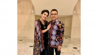 Hari Batik Nasional 2019, 5 Inspirasi Batik Couple yang Anggun dan Serasi