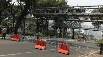 Jalan Medan Merdeka Barat Dipasang Kawat Berduri, Buruh Dilarang ke Istana