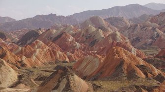 Menyibak Asal-Usul Gunung Pelangi Zhangye Danxia