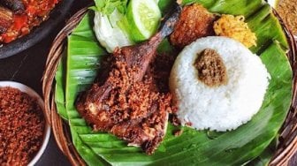 4 Rekomendasi Tempat Makan Enak Dekat Menara Saidah, Sudah Pernah Coba?