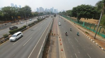 Suasana Jalan Gatot Subroto usai dibuka kembali pada Kamis (3/10/2019). (Suara.com/Arya Manggala)