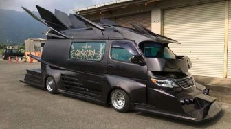 Cuma Dianggap Mobil Travel di Tanah Air, Hasil Modif Toyota Hiace Ini Keren Abis