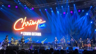 Erwin Gutawa Bikin Chrisye &#039;Hidup&#039; Kembali di Synchronize Fest 2019