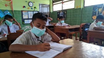 Kebakaran TPA di Solo Tak Juga Padam, Sekolah Wajibkan Siswa Pakai Masker