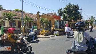 Proyek Pelebaran Jalan yang Rusak Pipa PDAM Pamekasan Telan Anggaran 1,5 M