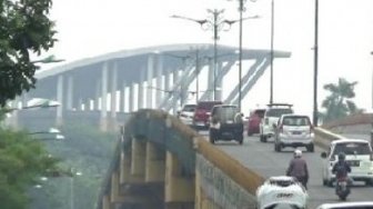 Sempat Tak Hadir Dua Pekan Lebih, Senin Pagi Asap Tipis Selimuti Pekanbaru