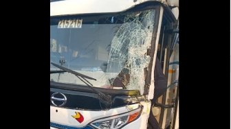 Karena Emak-emak Pemotor Matik, Bus di Boyolali Sundul Bokong Truk