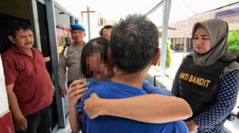 Bapak dan Anak Pembuang Mayat Bayi di Sungai Kalimas Ditangkap Polisi