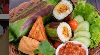 Nasi Bakar Tongkol, Isiannya Lezat dengan Aroma Rempah