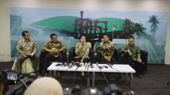 Ketua DPR Puan Maharani bersama para Wakil Ketua DPR meninjau Media Center di Kompleks Parlemen, Senayan, Jakarta, Selasa (8/10). [Suara.com/Arya Manggala]