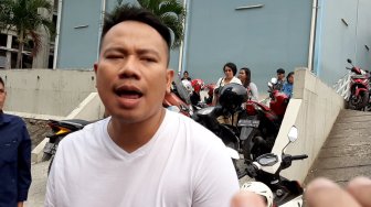 Zaskia Gotik Menikah, Vicky Prasetyo Nangis