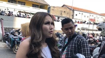 Ultah, Ibunda Minta Ayu Ting Ting Segera Menikah