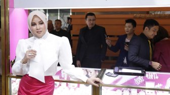 Bisnis Berlian, Olla Ramlan Desain Sendiri Produknya