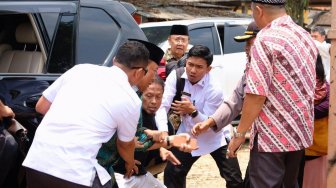 Warga Sempat Melihat Darah Mengucur Dari Perut Wiranto
