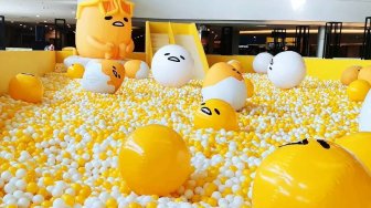 Gemas, Kolam Mandi Bola Bertema Gudetama Hadir di Surabaya