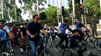 Jalur Road Bike Tuai Pro-Kontra, Anies Ajak Warga Gowes Besok