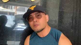 Pajang Foto Imlek, Seloroh Deddy Corbuzier soal Ayahnya Bikin Merinding