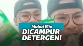 Bukan Buat Cuci,Pemuda Ini Malah Pake Detergen Untuk Campuran Makan Mie 