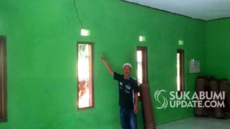 Pergerakan Tanah Karang Tengah Cibadak Kembali Terasa, Dinding Masjid Retak