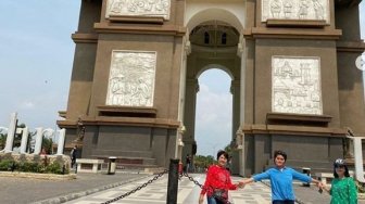 Pesona Monumen Simpang Lima Gumul, Kembaran Arc de Triomphe di Kediri