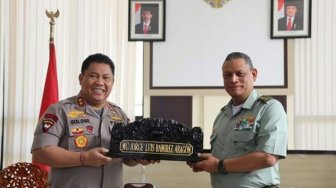 Bertemu Polisi Kolombia, Kapolda Bali Beri Alasan Pelaku Narkoba Dirantai