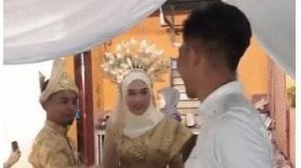 Viral, Pengantin Pria Kirim Salam Perdamaian Kocak di Pesta Pernikahan