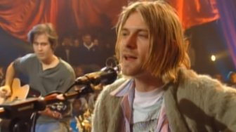 Cardigan Kurt Cobain Dilelang, Tak Pernah Dicuci Selama 16 Tahun