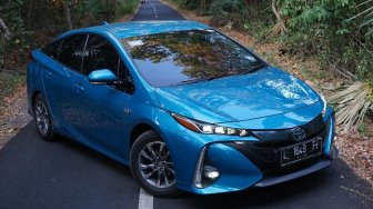 Akhirnya, Toyota Perkenalkan Prius PHEV kepada Pasar Indonesia