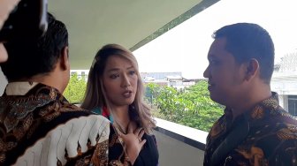 Detik-detik Jenny Cortez Labrak Pencatut Namanya Usai Sidang