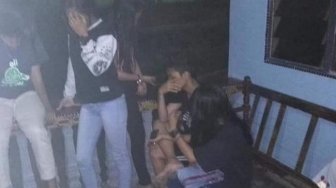 Diduga Pesta Narkoba di Kos, Empat Wanita Digerebek Polisi dan Warga