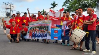 Sepak Bola Vietnam: Tahun 2003, Suporter Bentrok dengan Sajam hingga Granat, Pada 2018 Sukses Kangkangi Indonesia