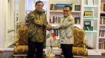 Pakai Batik, Prabowo Temui Cak Imin di DPP PKB